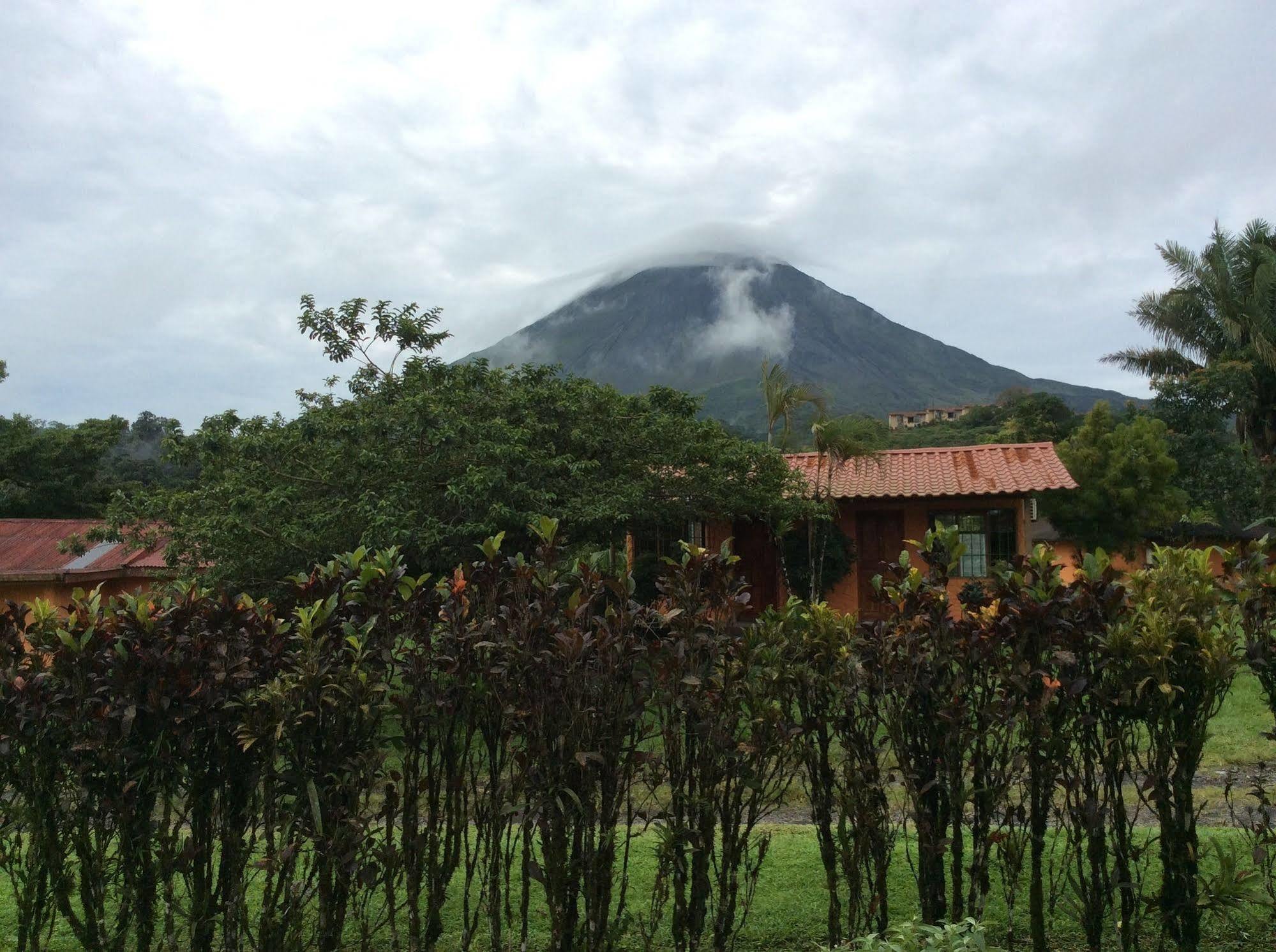 Cabinas Los Guayabos Hotel La Fortuna Esterno foto
