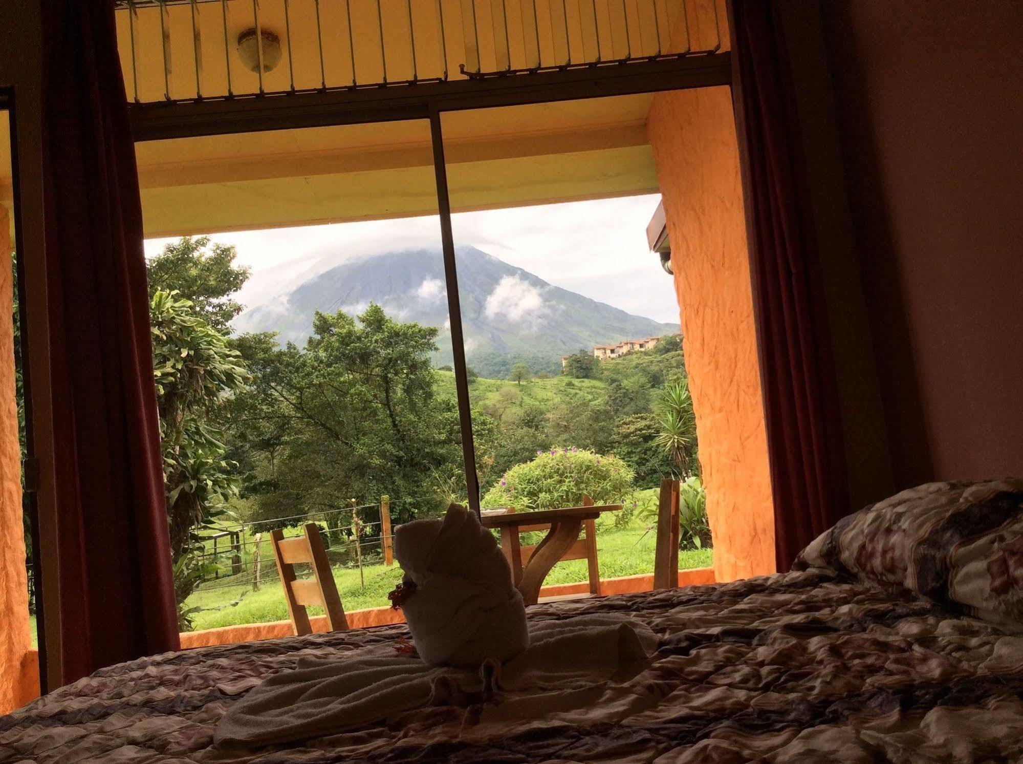 Cabinas Los Guayabos Hotel La Fortuna Esterno foto