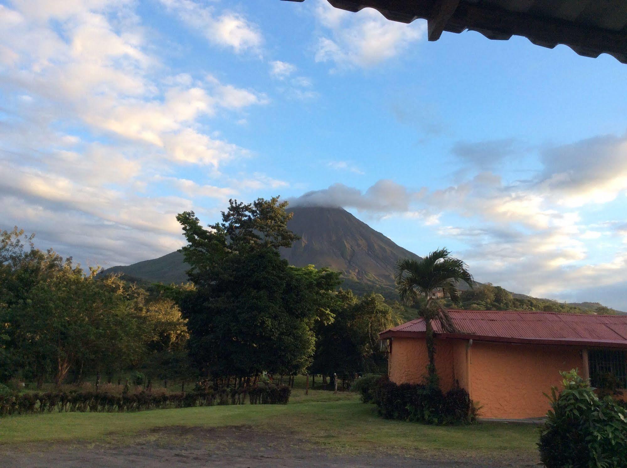 Cabinas Los Guayabos Hotel La Fortuna Esterno foto